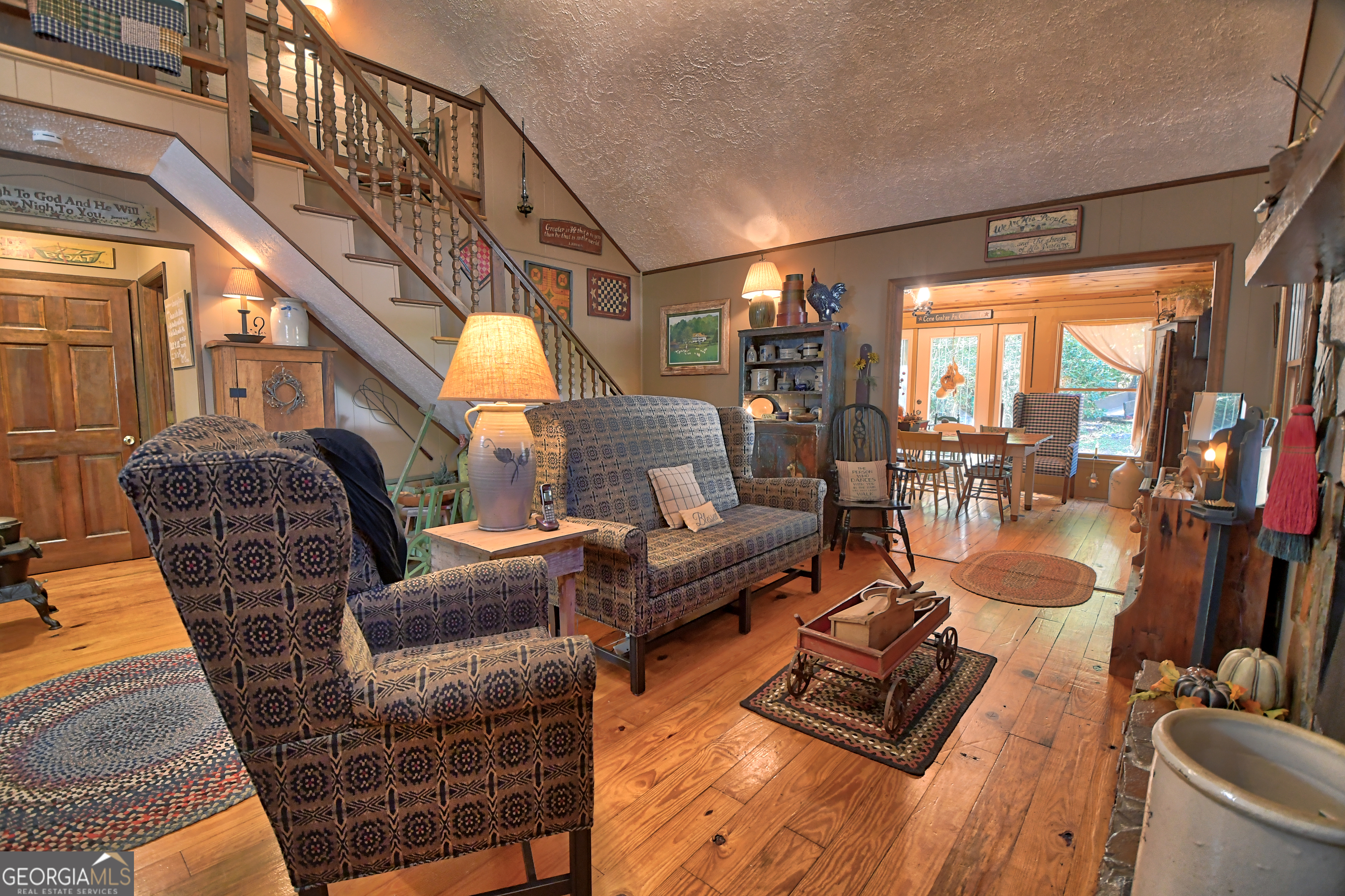31 Creekside LN