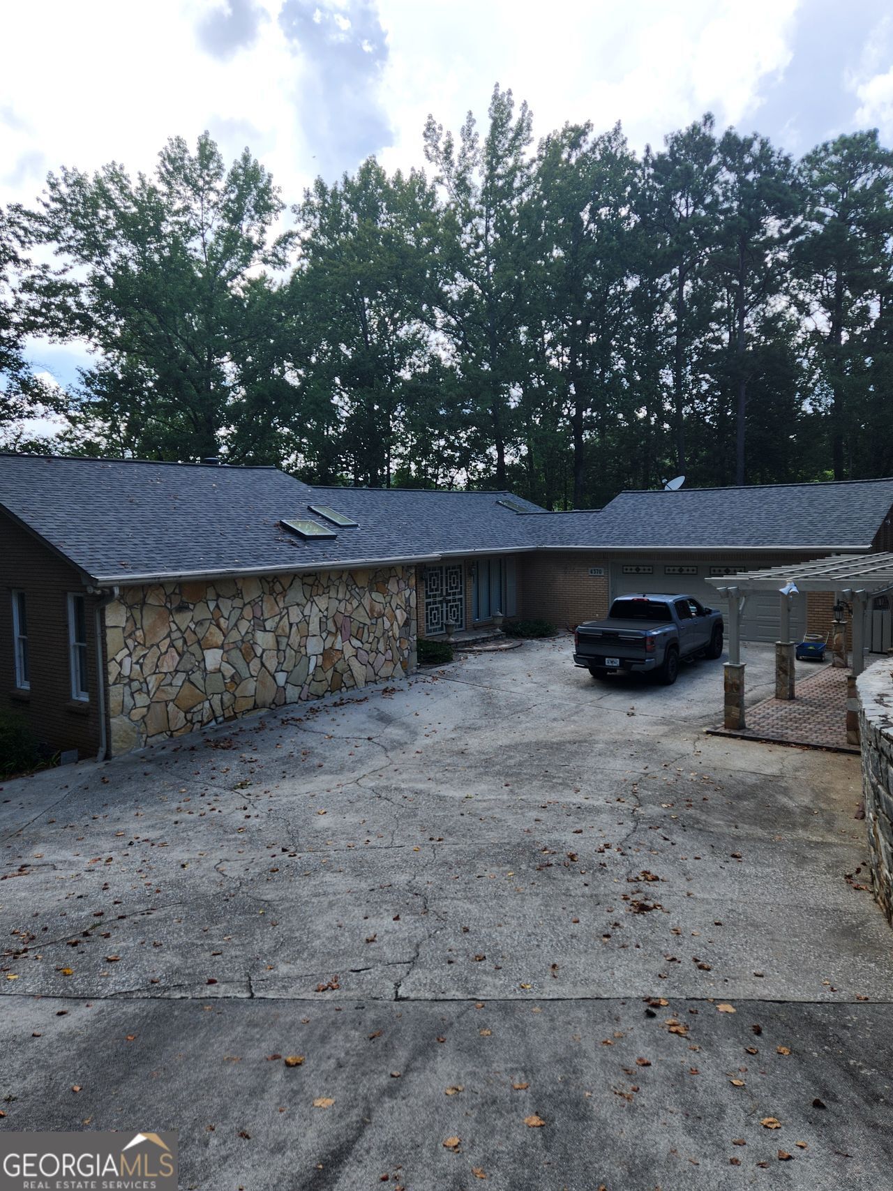 4370 LAUREL CIR SE
