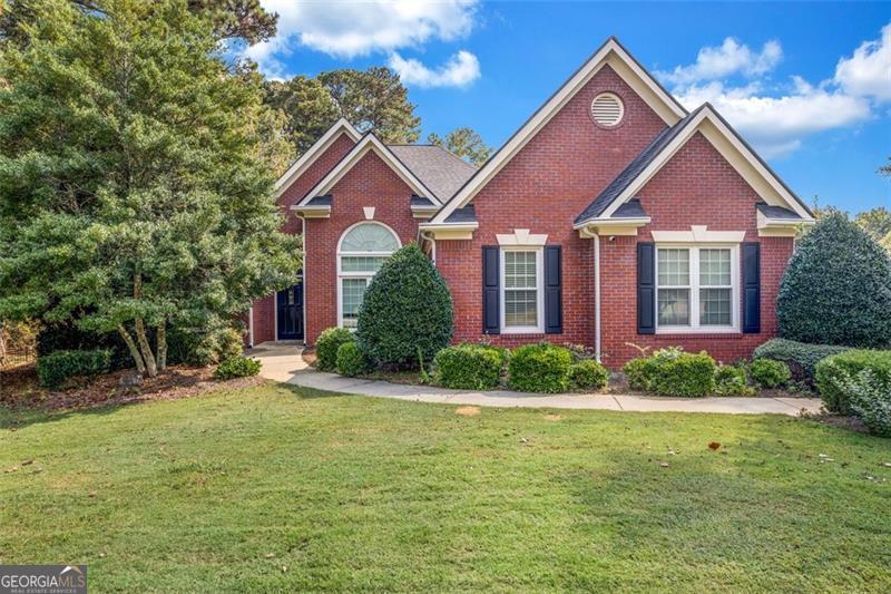 Welcome to this beautiful 4-bedroom, 3-bath home in the highly sought-after Chapel Hill district in the charming Rosemont at Chapel Hill subdivision. This home is designed for relaxation and entertaining, featuring a separate in-law suite, a sunroom, and a stunning backyard. The spacious master suite and large living area provide an inviting gathering space.