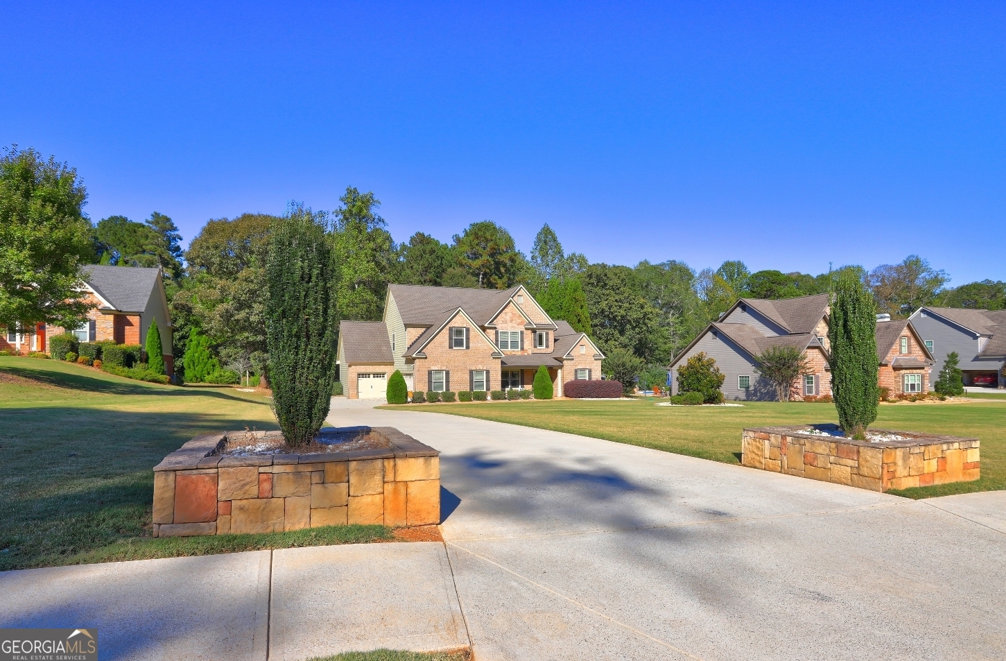 1465 Bradford LN