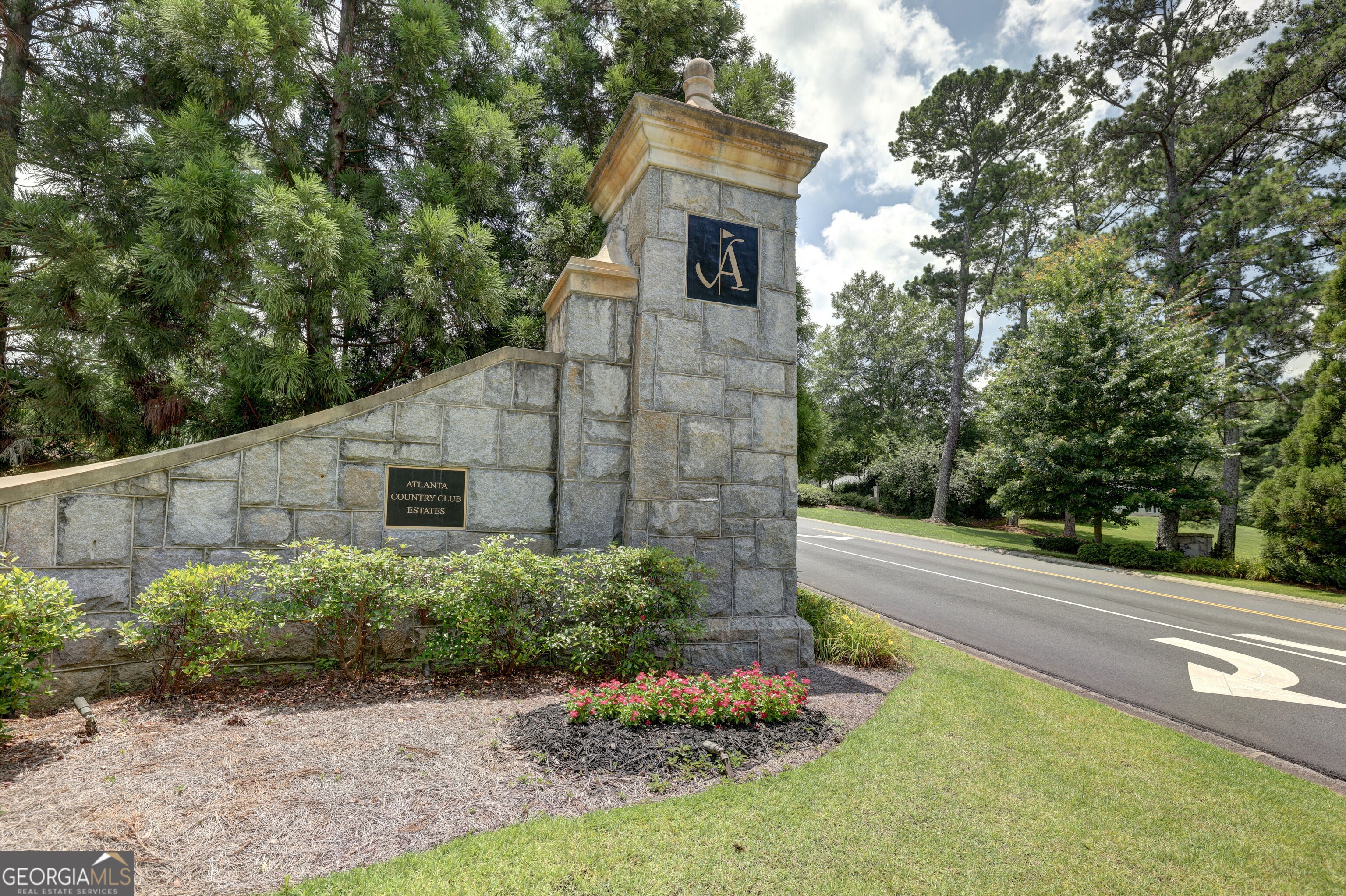 660 Atlanta Country Club DR SE