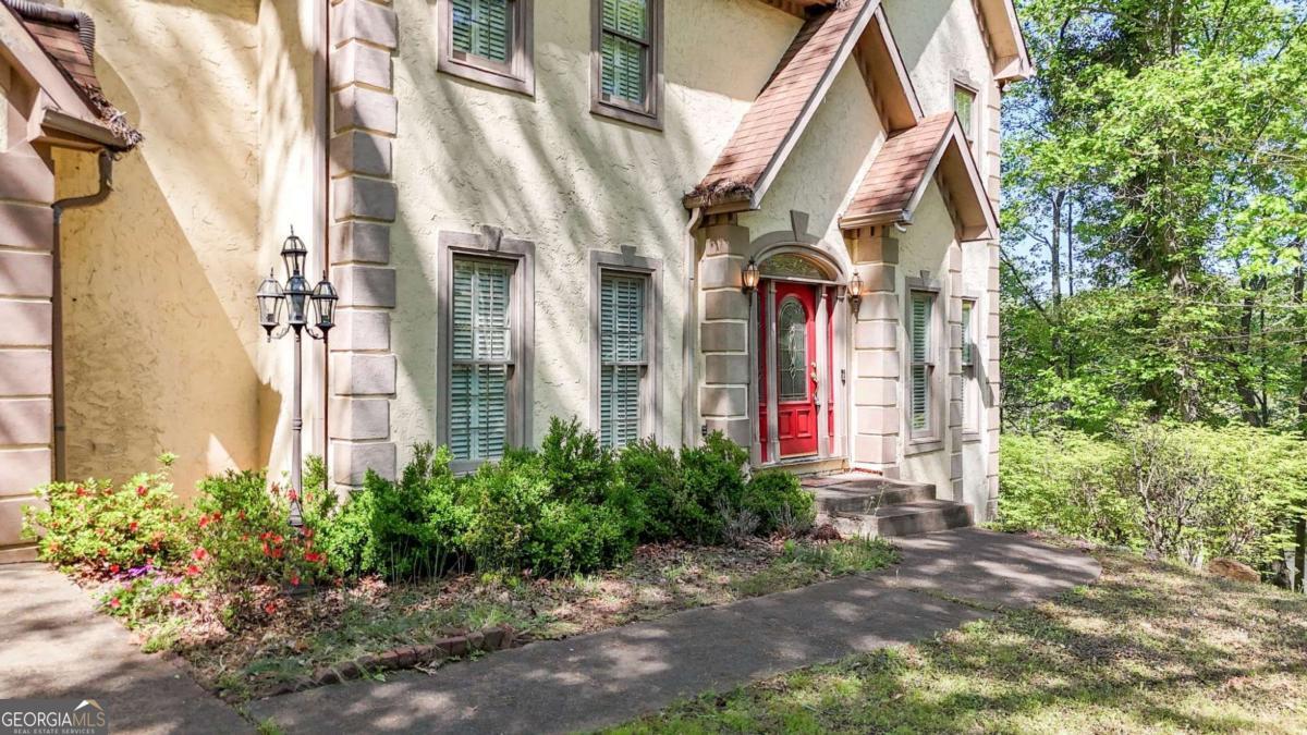 3200 Country Club CT NW