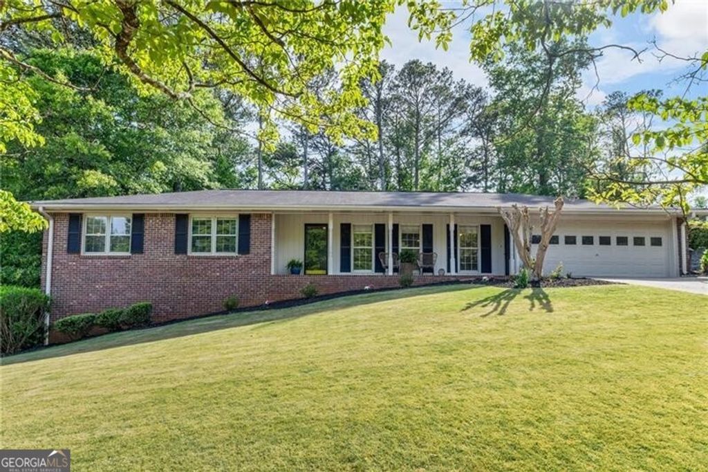 Photo of 1620 Bainbridge Way, Roswell, GA 30076 (MLS # 10738833)