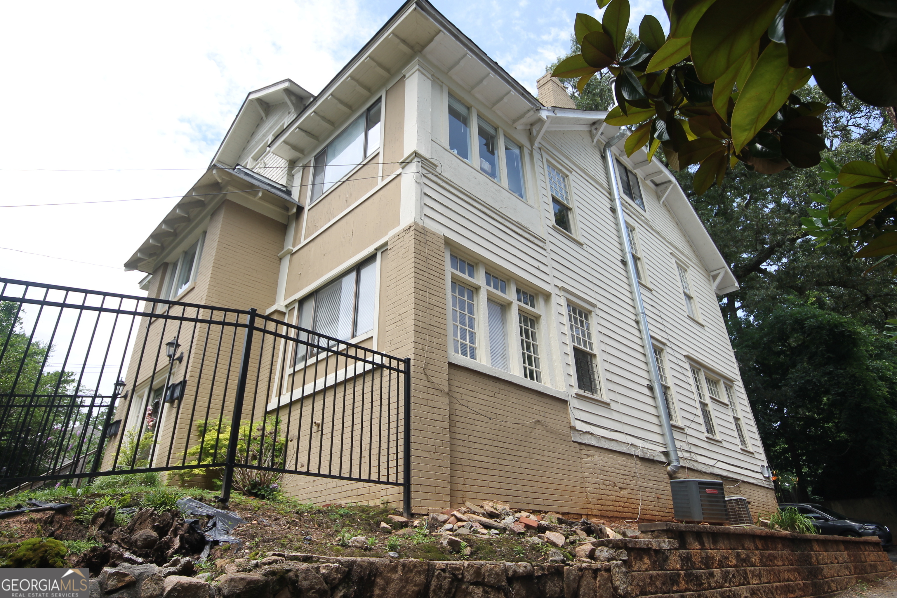 747 Barnett ST