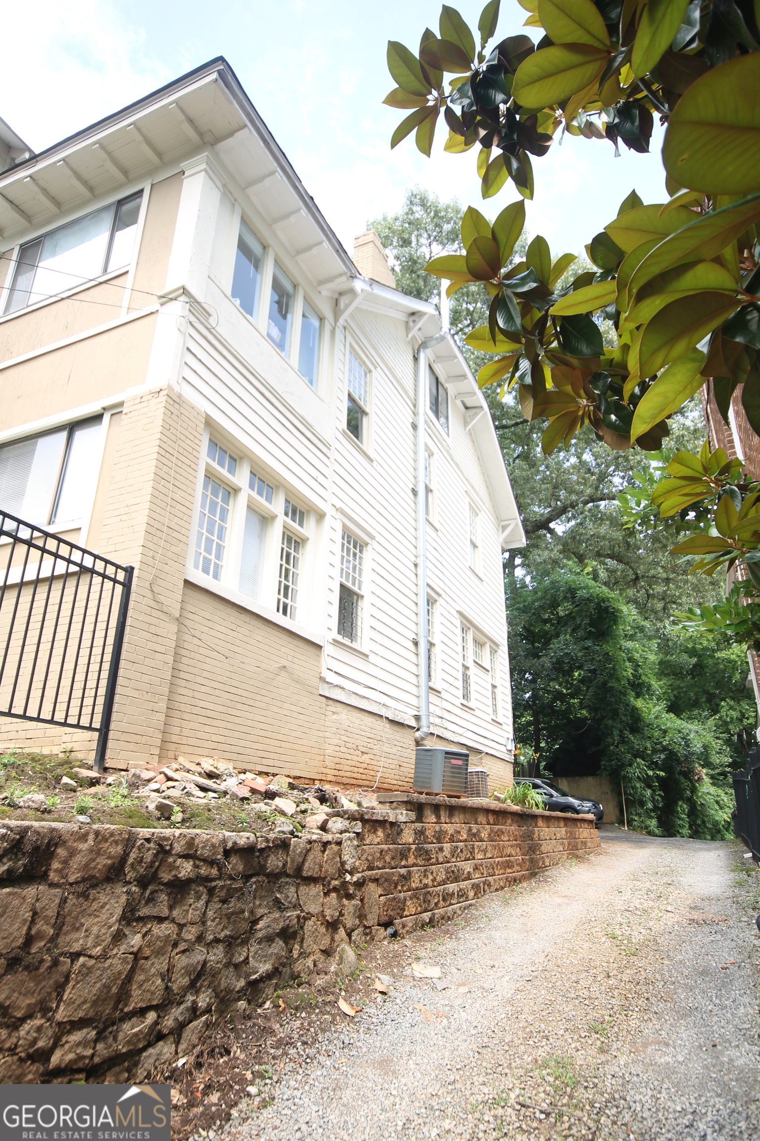 747 Barnett ST