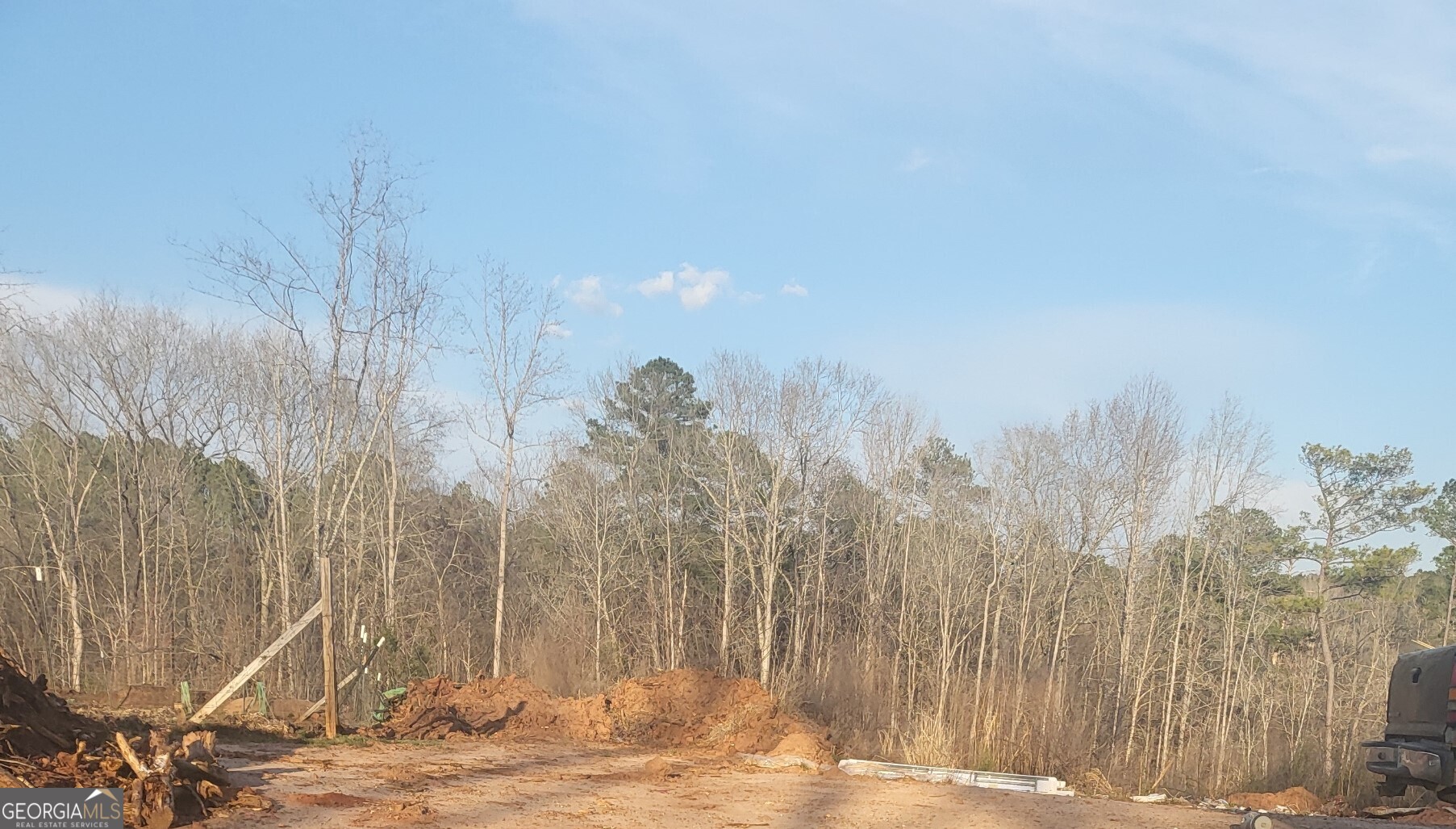 GREAT OPPORTUNITY - LAND LOCATED ON LAKE SINCLAIR Over 35 acres with frontage on Lake Sinclair in Putnam County. Half acre driveway to property. Property includes 3 slabs poured ready to build 2000 sq ft homes, and work shop (60X40). Homesites for the 3 slabs are cleared, partially wooded remainder of land. Electricity, Water and Fiber Internet are available on the property. Small shed perfect for horse (12X16). Bring the Family - room to build several homes. Perfect for hunting and fishing.