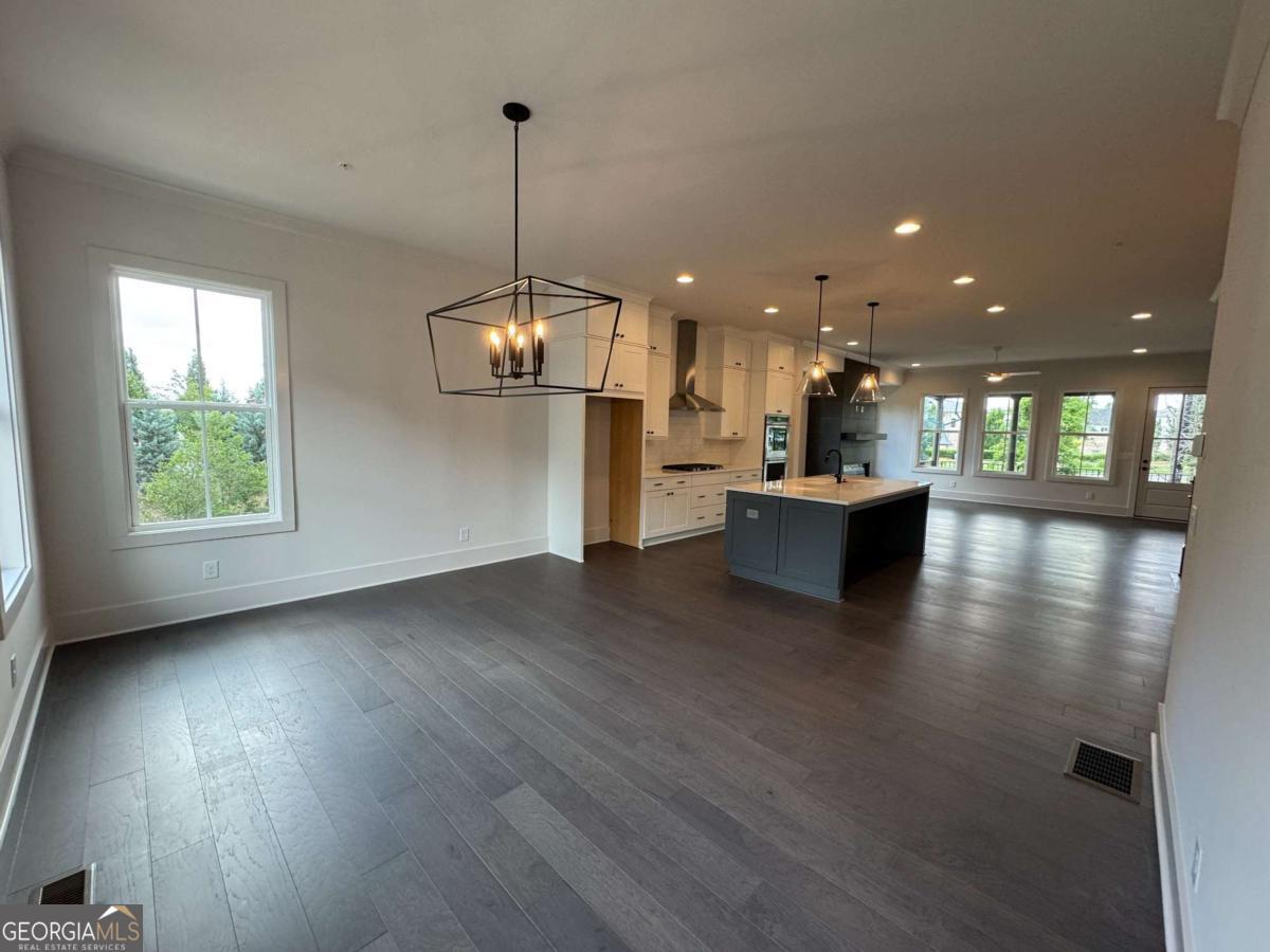 445 Chiswick CIR 20