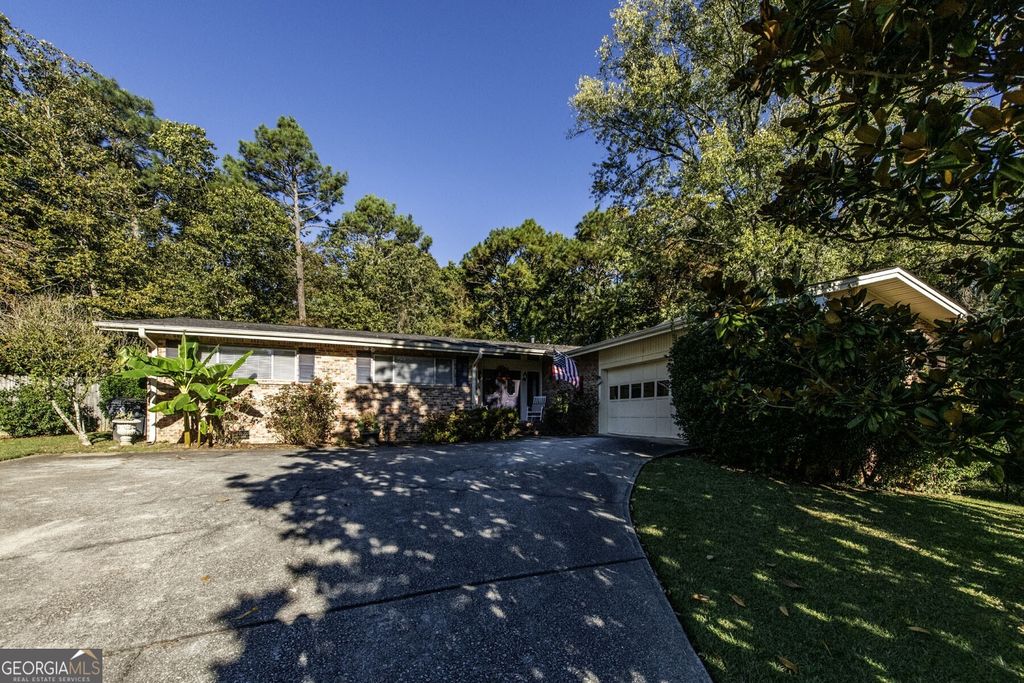 Photo of 6349 W Shore Circle, Douglasville, GA 30135 (MLS # 10630531)