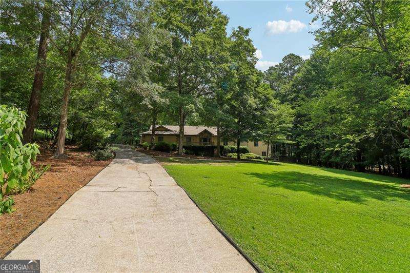 211 Black Kettle LN