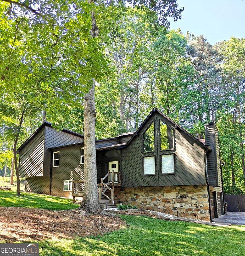 Photo of 1302 Rolling Green Drive, Acworth, GA 30102 (MLS # 10767021)