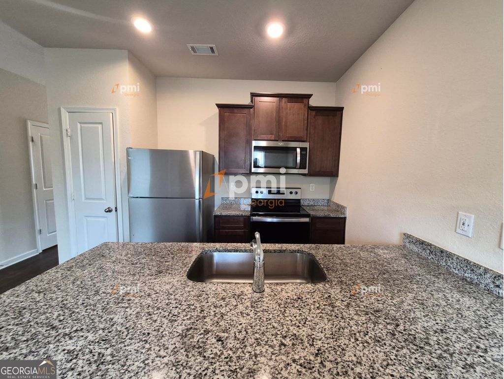 Photo of 511 Highwood Lane, East Point, GA 30344 (MLS # 10762184)