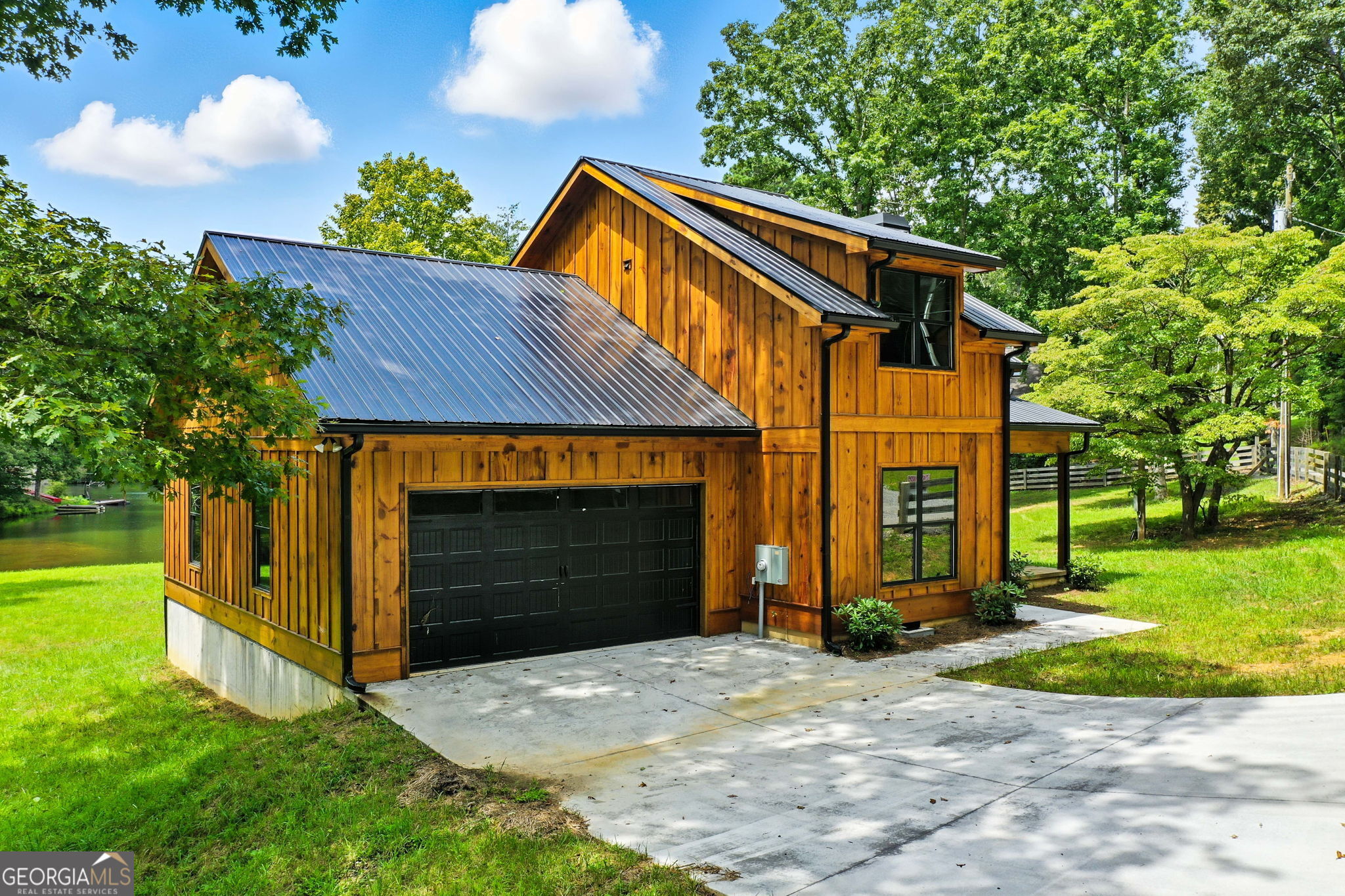 579 Twin Mountain Lake CIR
