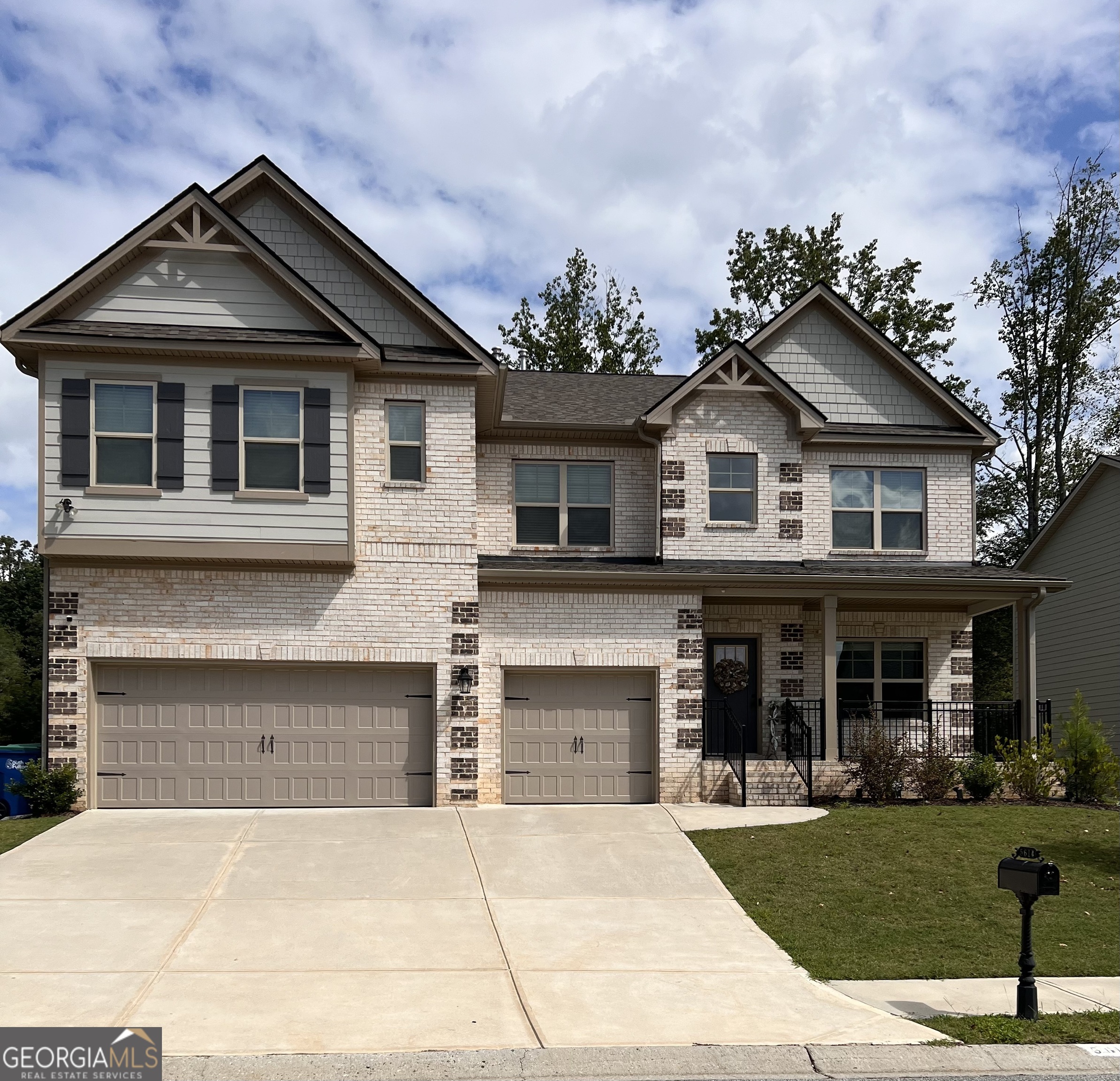 The 3-story Rosemary plan built by Knight Homes in Wyncreek Estates Subdivision. Basement Home, 5 bedroom 4.5 bath floor plan! Stone Core floors in foyer in dining/LIVING room, family room, coffer ceilings, stunning gourmet kitchen features an island with overhead pendant lights a chef dream farm house sink. 42" ivory cabinets. Granite counter tops/back splash in kitchen. Master bedroom boast a sumptuous owner suite, master bathroom granite counter tops, tiled shower, tiled tub surround and floor. secondary baths raised granite vanities Large secondary bedrooms.