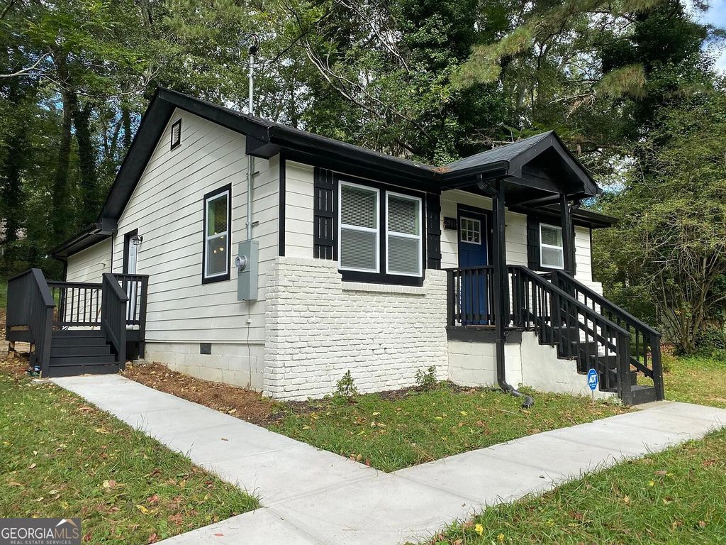 Photo of 2581 Hood Avenue NW, Atlanta, GA 30318 (MLS # 10734696)