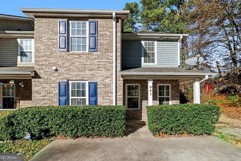 Photo of 941 Windwood Court, Atlanta, GA 30349 (MLS # 10661168)