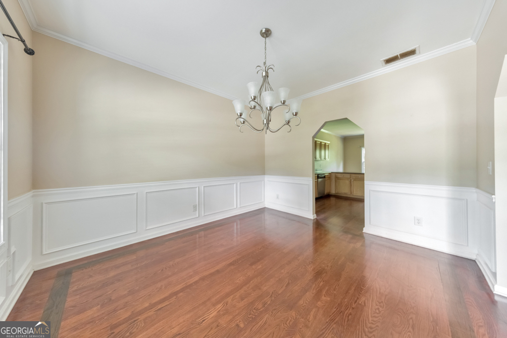 1086 S Gordon RD