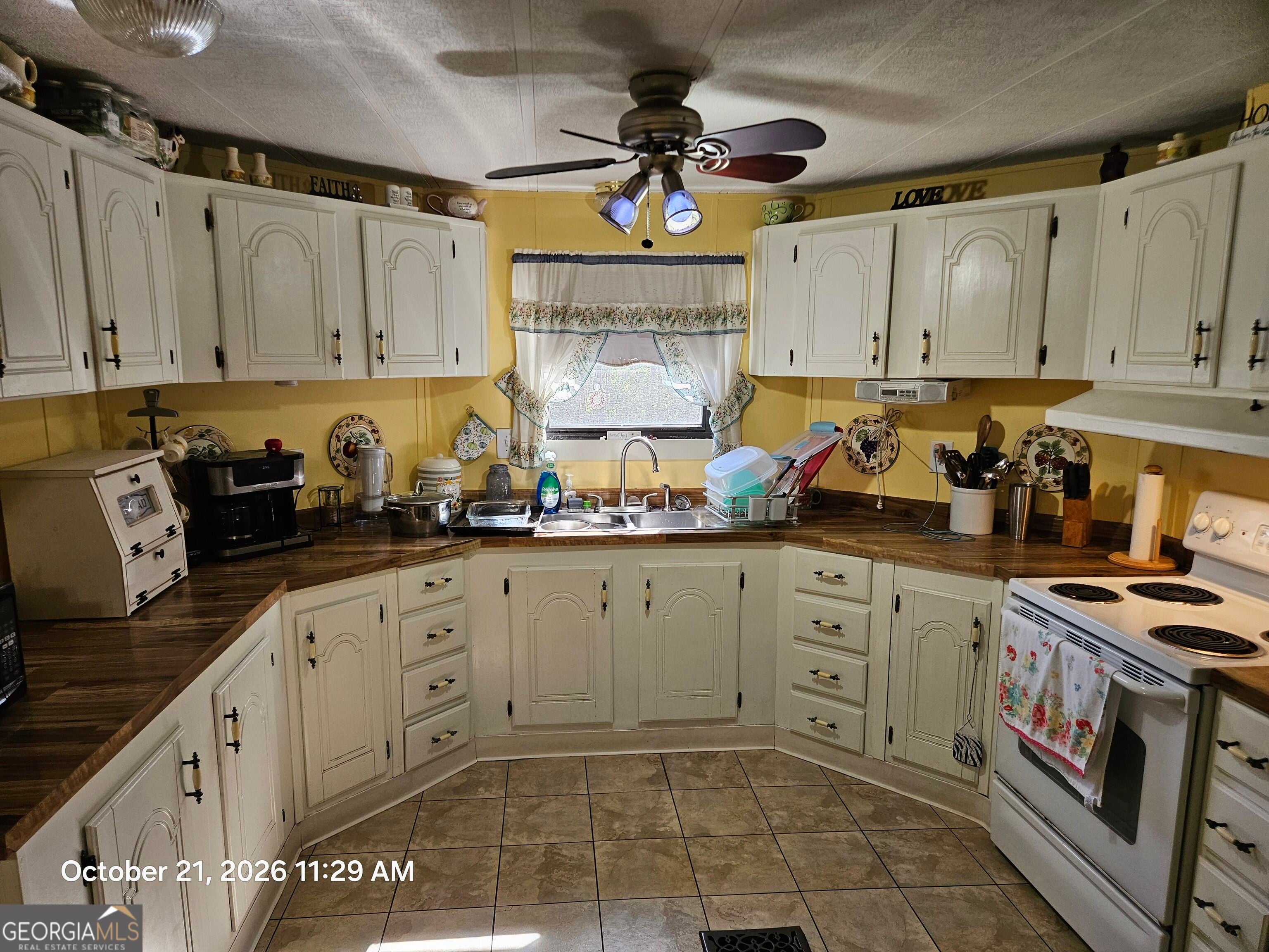 233 Fox RD