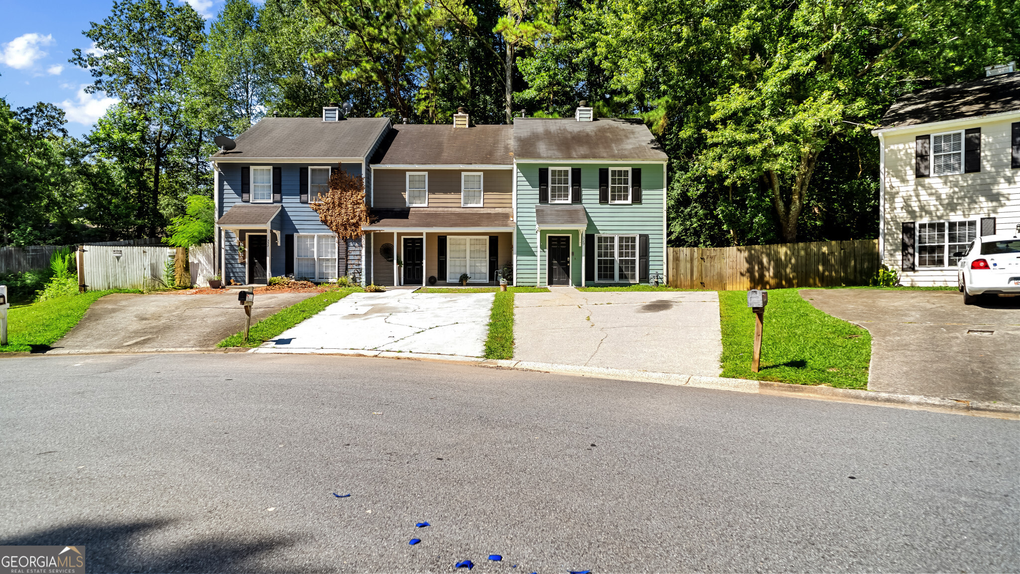 CALLING ALL INVESTORS! Great income generator in the heart of Marietta in a desirable community, do not miss the opportunity to own this beautiful two-stoy 2 bed, 2.5 bath, just a few miles away from the Marietta Squre! This well maintained home is a rare find AND MOVE IN READY, boasting an array of attractive features that make it a truly special place to call home. Situated on a cul-de-sac lot, this townhome is an end unit, providing additional privacy and tranquility. Best of all, there are no HOA fees, which means you can enjoy your property with the freedom to make it your own. Don't miss out on the opportunity to call this one home!