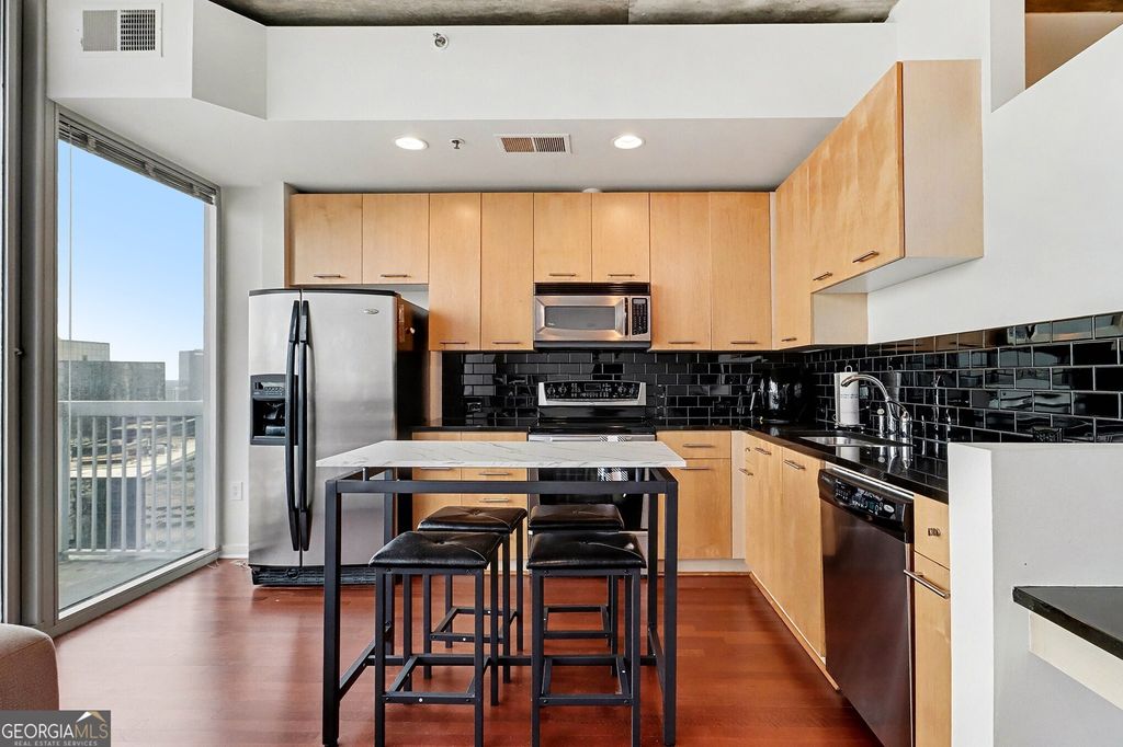 Photo of 3324 Peachtree Road NE #1915, Atlanta, GA 30326 (MLS # 10653231)