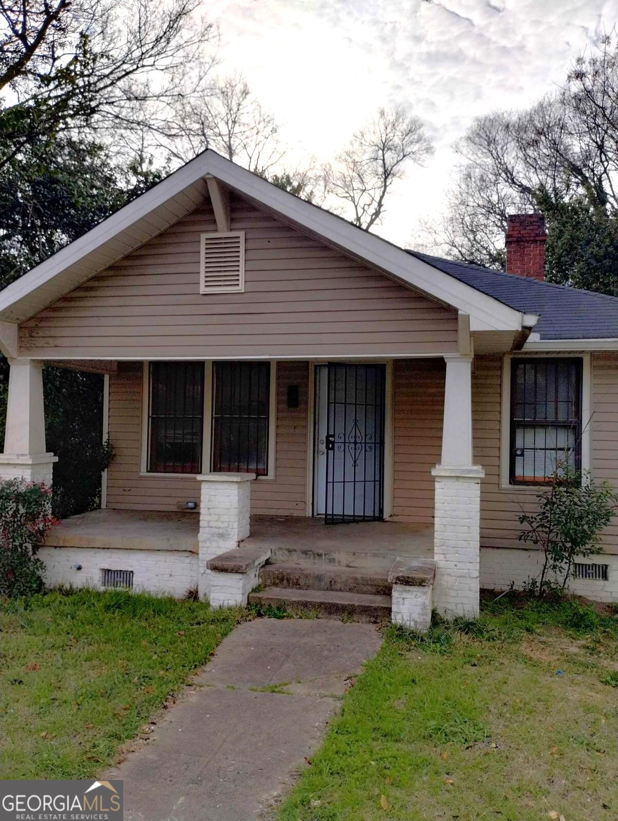 This 2-bedroom, 1-bathroom home in Macon offers great potential with plenty of upside. Property has no A/C and will need some work, giving you the chance to add value Spacious backyard provides room for outdoor living or future enhancements. Don't miss this opportunity to bring your vision to life!