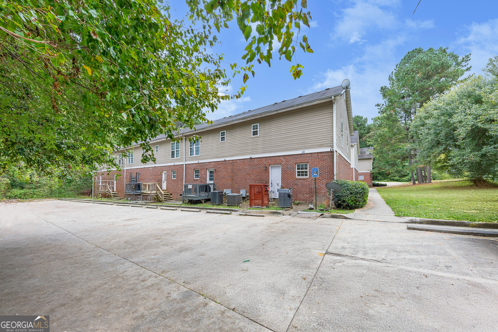 Creekwood Town Homes - Residential
