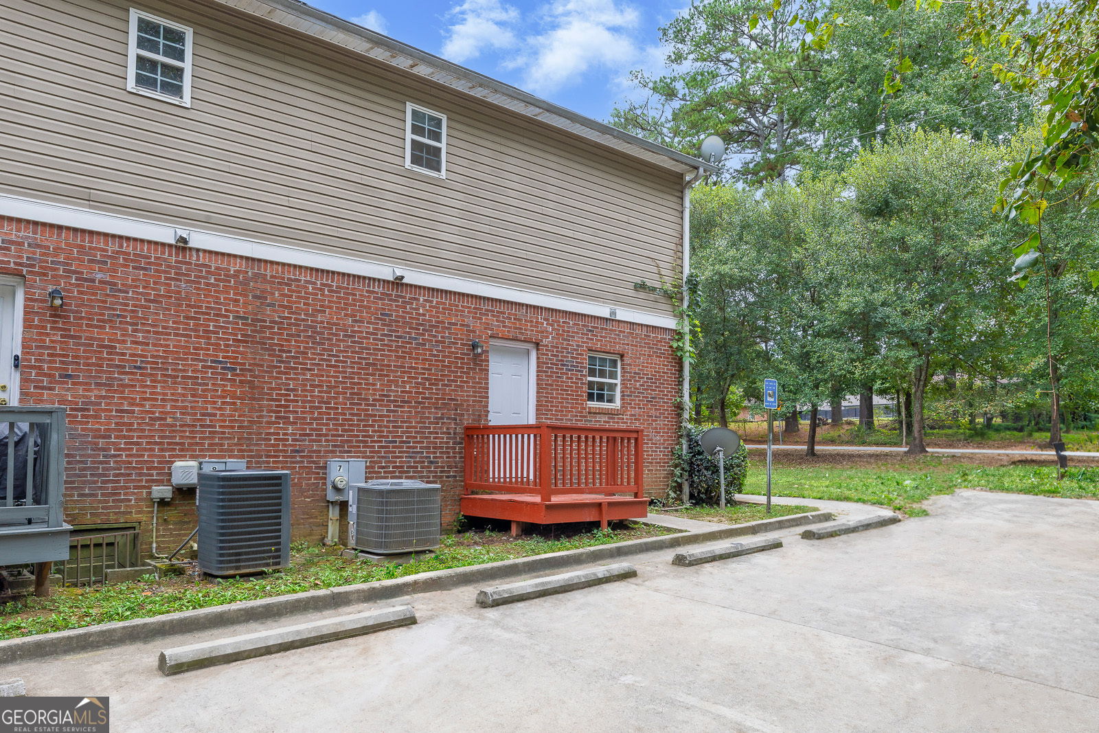 Creekwood Town Homes - Residential