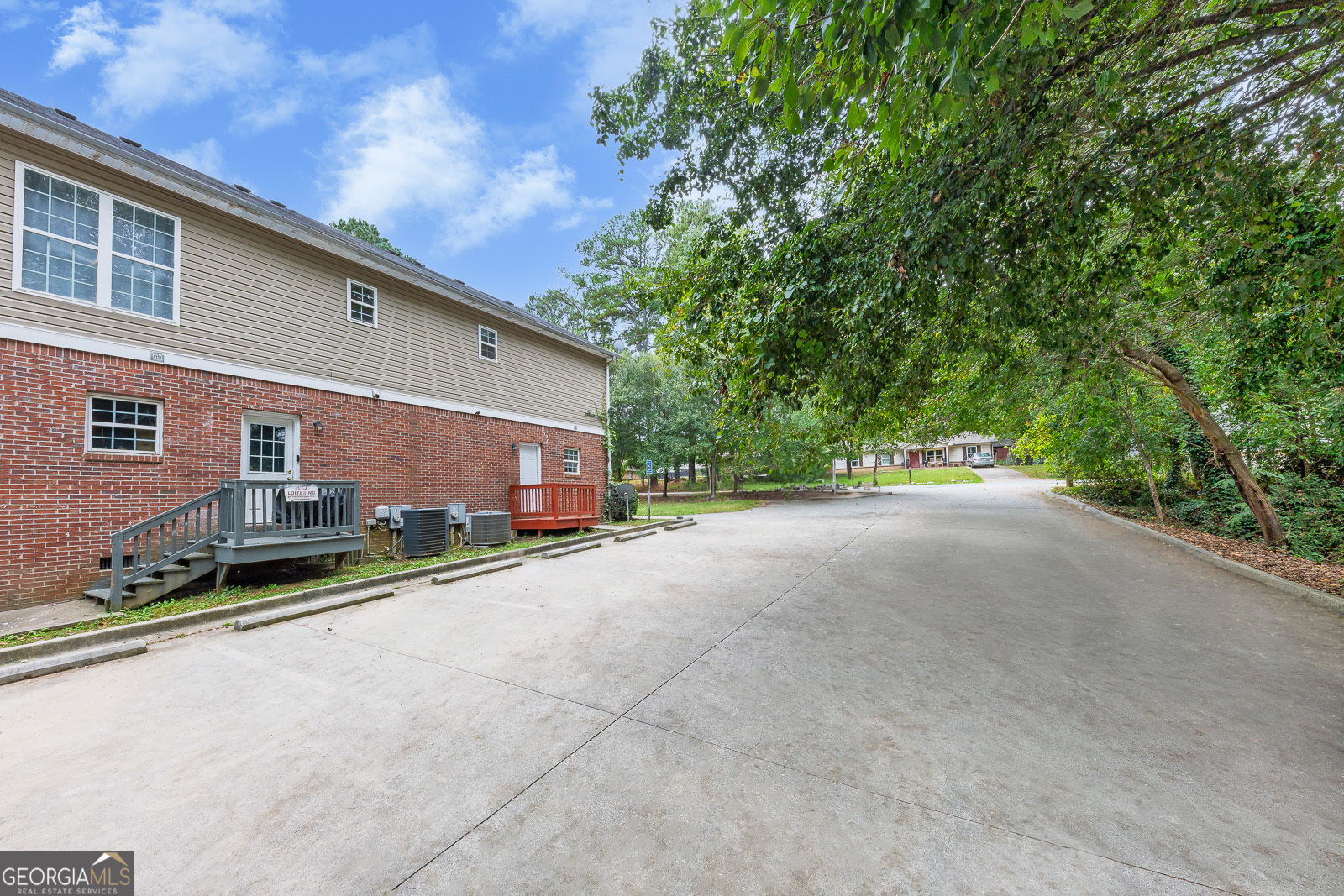 Creekwood Town Homes - Residential