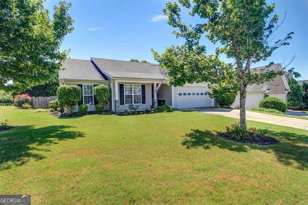 Photo of 20 Bellaire Lane, Newnan, GA 30265 (MLS # 10834553)