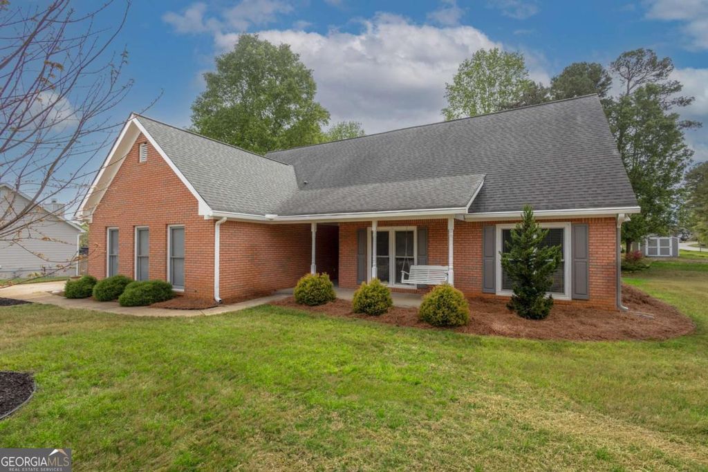 Photo of 5602 Ivy Green Drive, Buford, GA 30518 (MLS # 10728772)