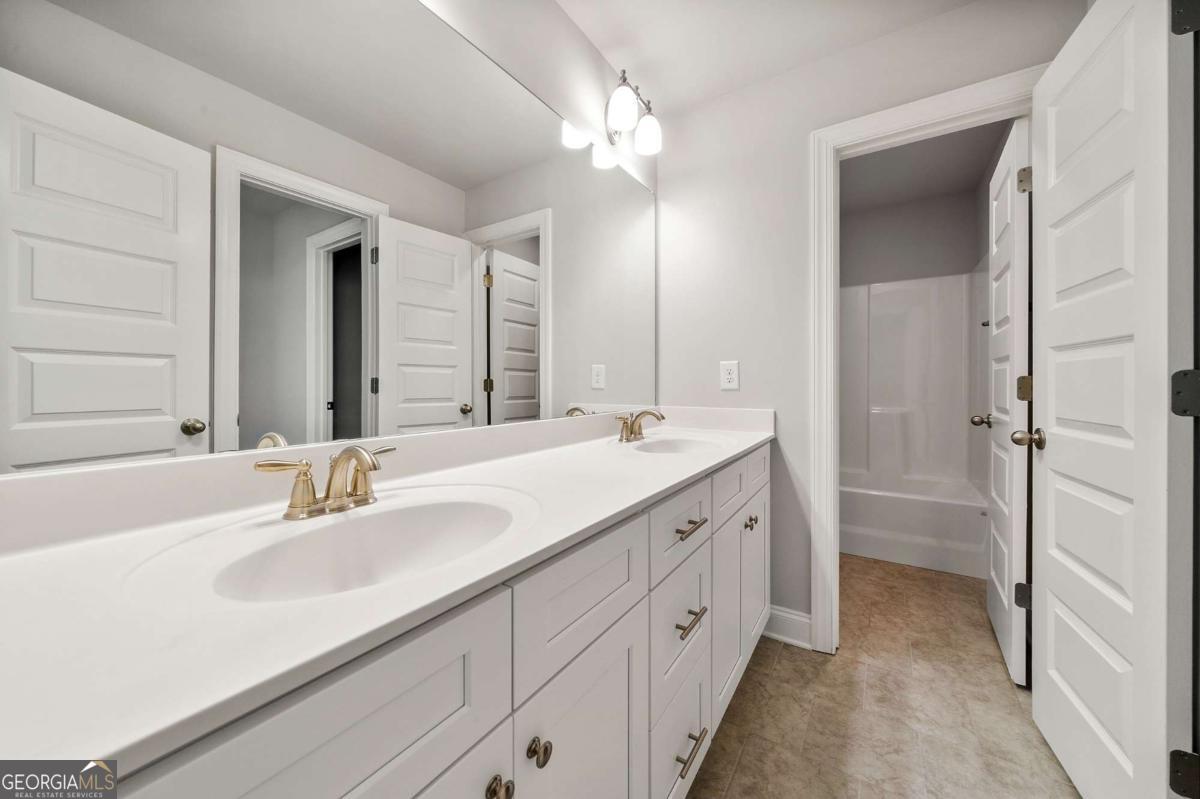 Newnan, Georgia 30265, United States, 4 Bedrooms Bedrooms, ,4 BathroomsBathrooms,Residential,Active,130926