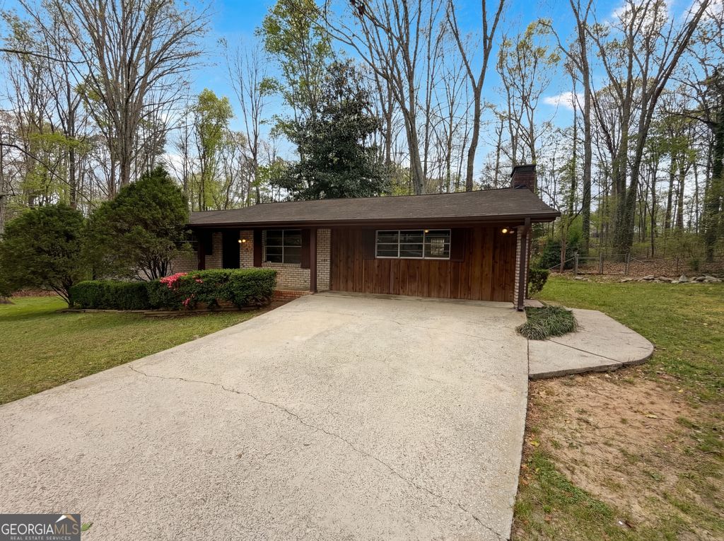 Photo of 6372 S Skyline Drive, Douglasville, GA 30135 (MLS # 10728640)