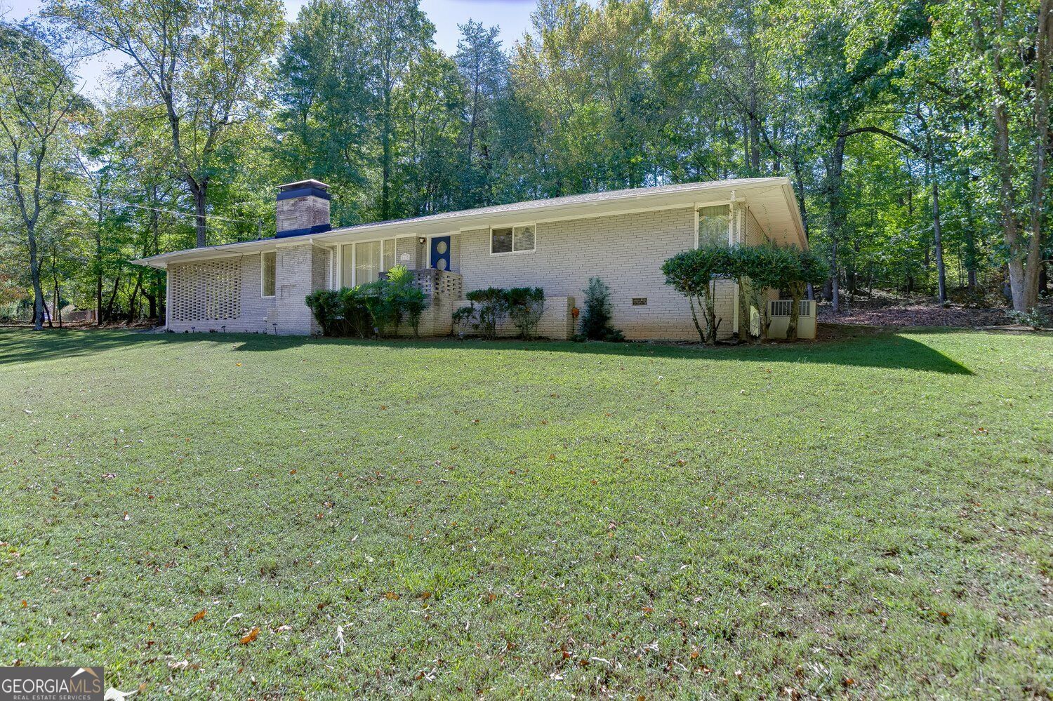 1173 Lakeshore DR