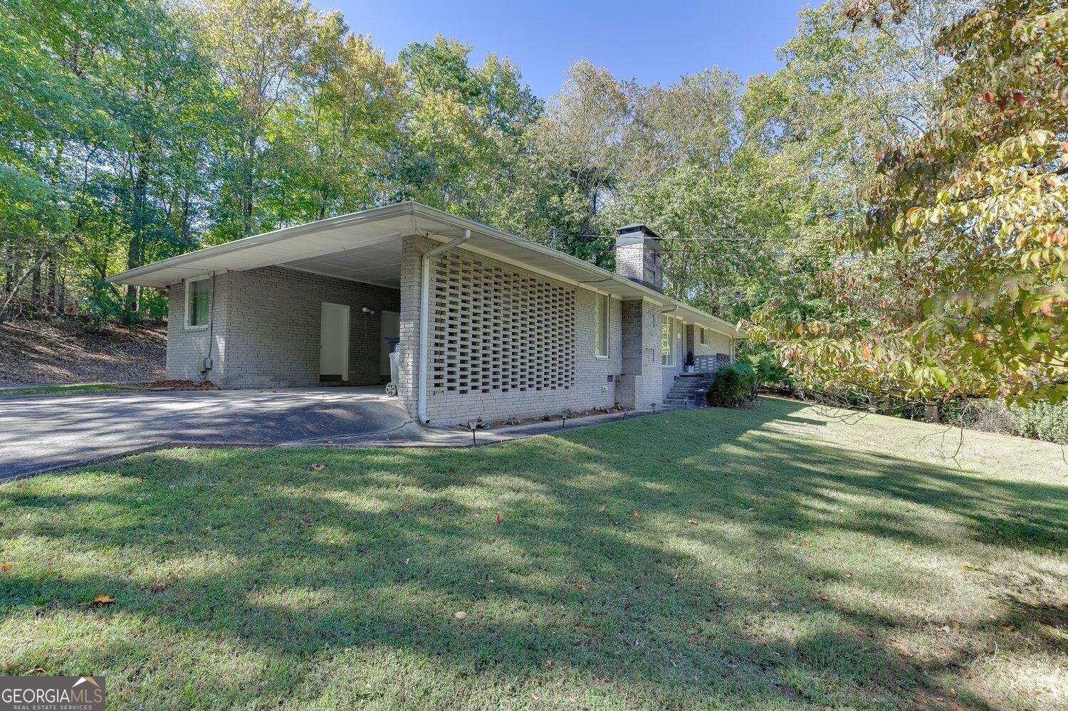 1173 Lakeshore DR