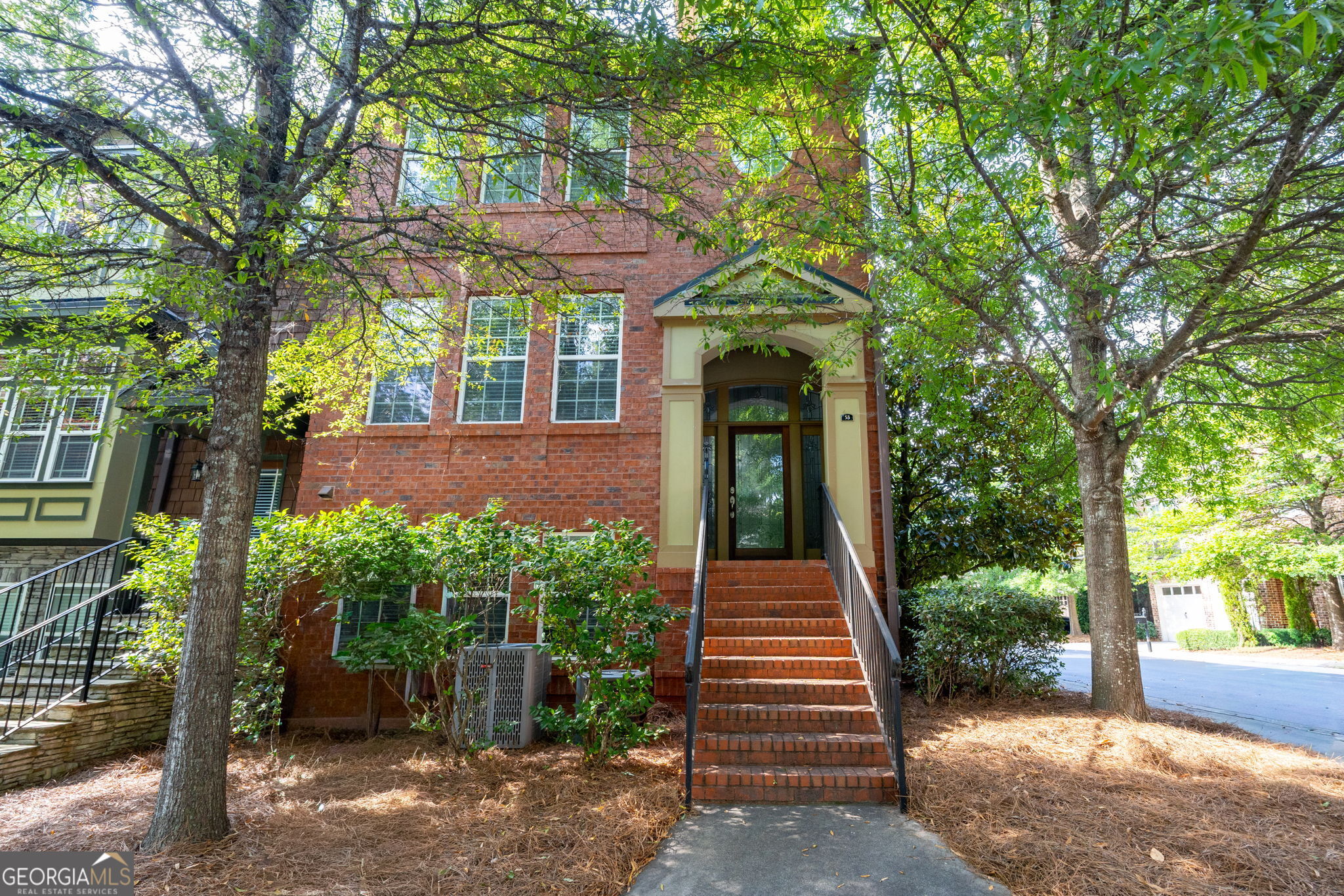 EXCELLENT OPPORTUNITY! HEART OF SANDY SPRINGS RIGHT OFF JOHNSON FERRY ROAD-WALKABLE TO GREAT PARKS, THE BEST RESTAURANTS/SHOPPING/PUBS/BARS! WONDERFUL END UNIT TOWNHOUSE! BEAUTIFULLY UPDATED AND REMODELED TO PERFECTION! GORGEOUS WARM RICH HARDWOOD FLOORING,NEWER PAINT/CARPET/LIGHT FIXTURES! 3 LARGE BEDROOMS, 3 FULL AND 1/2 BATHS! WONDERFUL OPEN FLOORPLAN! LARGE KITCHEN WITH STAINLESS STEEL APPLIANCES! WALK-IN PANTRY! DOUBLE MASTER BEDROOMS! BOTH WITH LARGE WALK-IN FULLY CUSTOMIZED CLOSETS! BRAND NEW PRIMARY BATHROOM, JUST REMODELED WITH CUSTOM SHOWER, LARGE VANITY, NEW FLOORING, DOUBLE SINKS, NEW LIGHT FIXTURES, HARDWARE, MIRRORS -- ABSOLUTELY GORGEOUS!! LIGHT BRIGHT AND OPEN--FRENCH DOORS TO WONDERFUL NEW LARGE WALK OUT DECK THAT OVERLOOKS GREENSPACE,MOVE-IN READY WITH REFRIGERATOR/WASHER/DRYER INCLUDED- LARGE 2 CAR GARAGE-LEVEL DRIVEWAY-WONDERFUL SMALL COMMUNITY!
