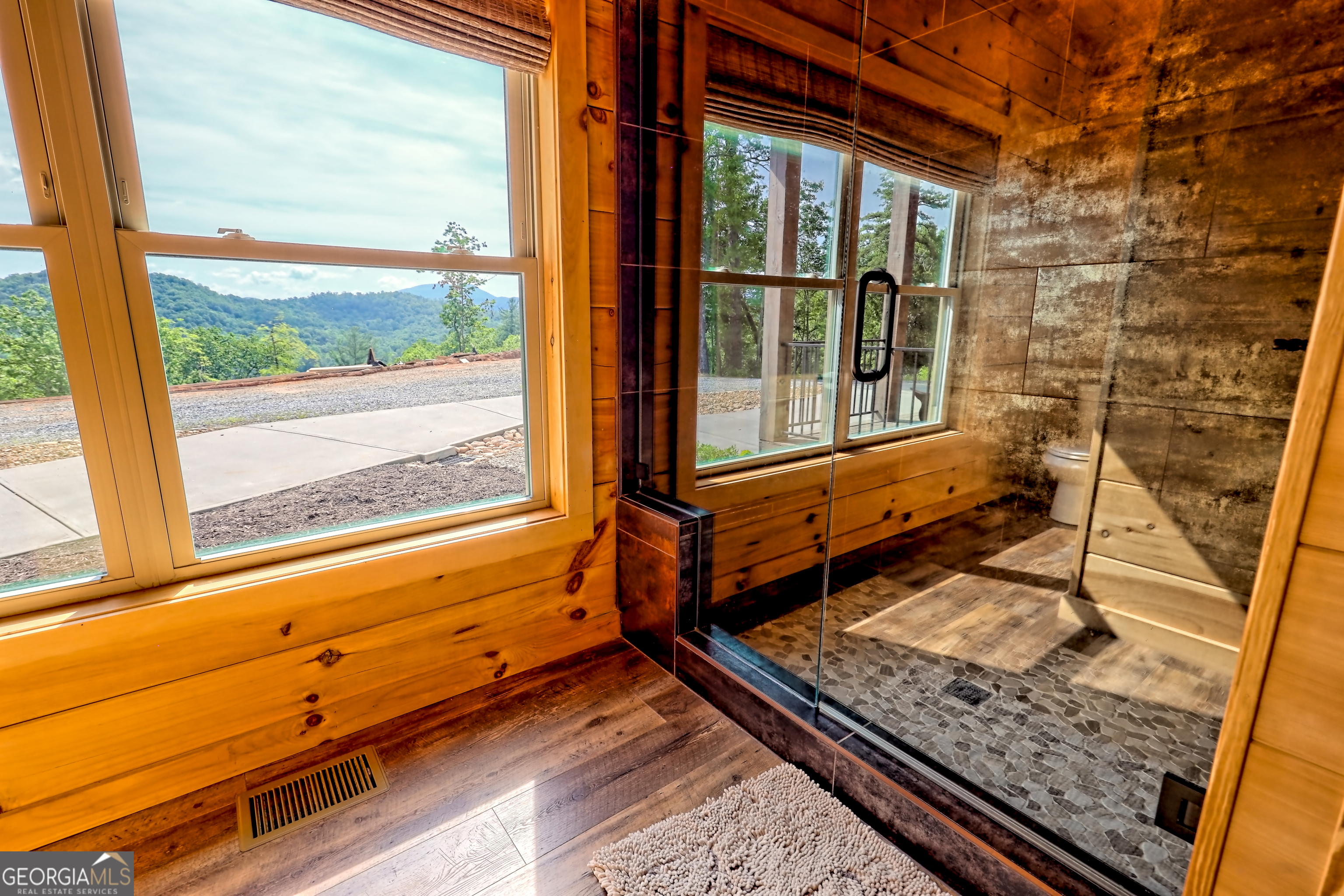 Clarkesville, Georgia 30523, United States, 4 Bedrooms Bedrooms, ,3 BathroomsBathrooms,Residential,Active,156246