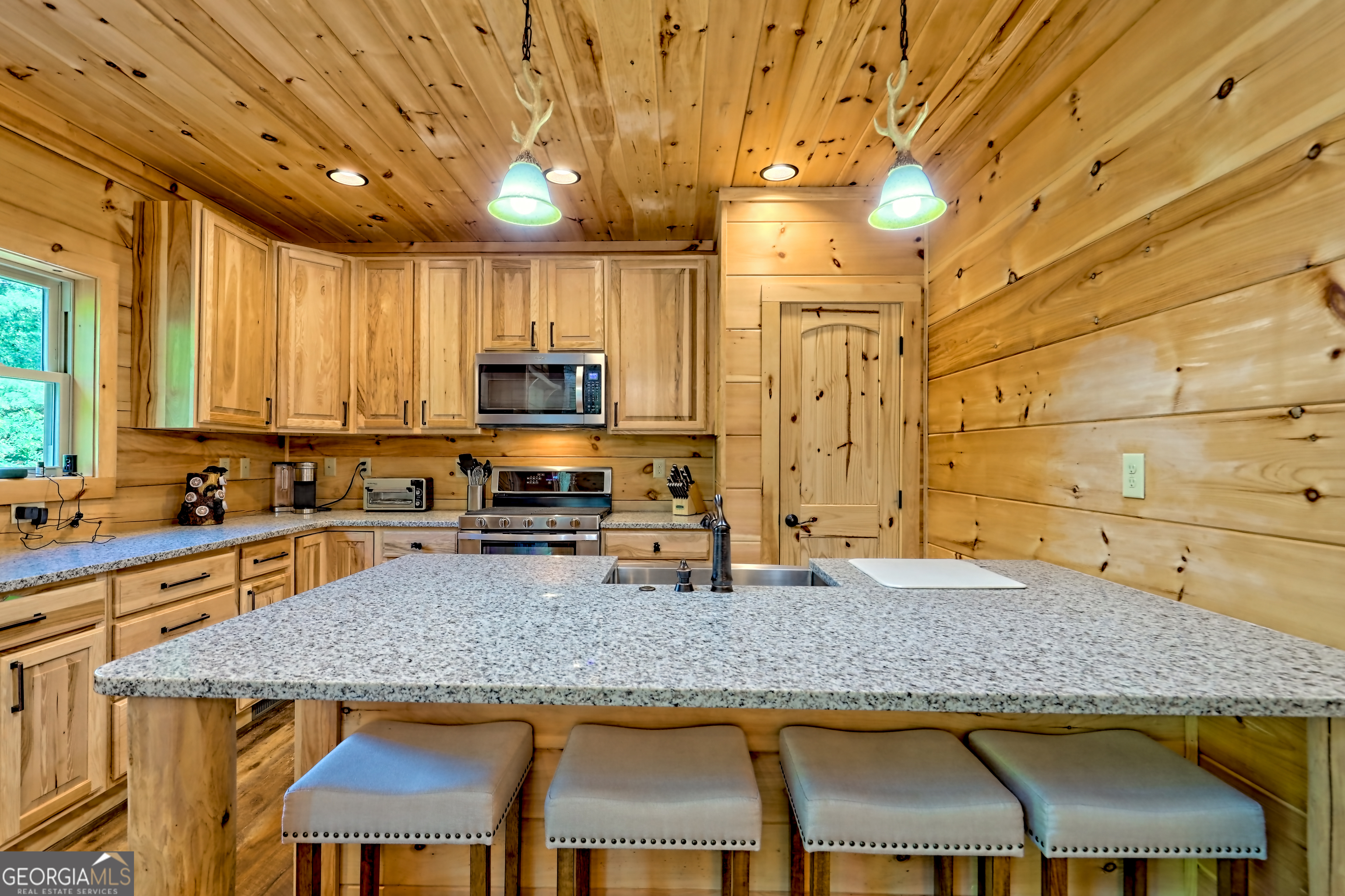 Clarkesville, Georgia 30523, United States, 4 Bedrooms Bedrooms, ,3 BathroomsBathrooms,Residential,Active,156246