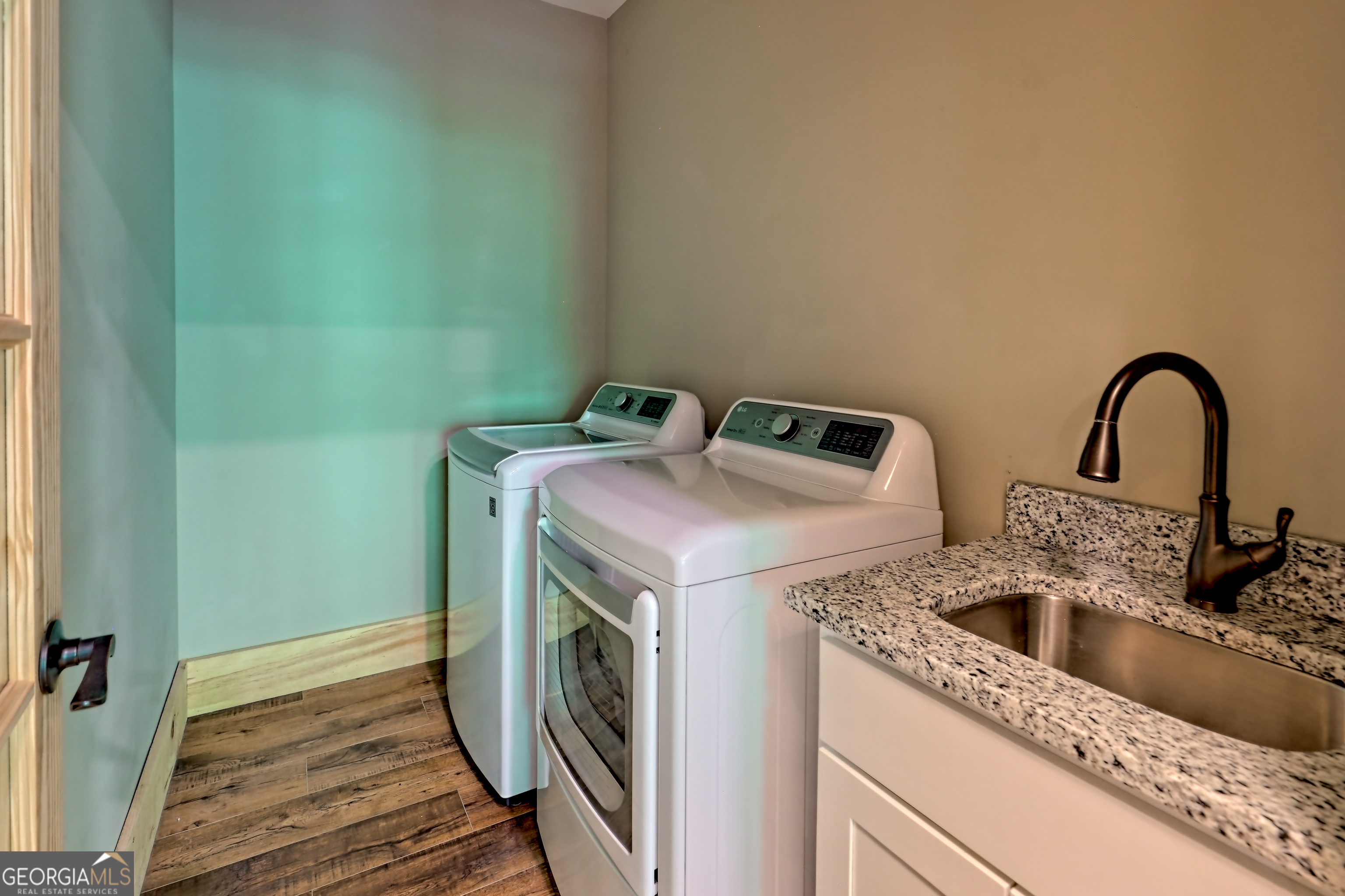 Clarkesville, Georgia 30523, United States, 4 Bedrooms Bedrooms, ,3 BathroomsBathrooms,Residential,Active,156246