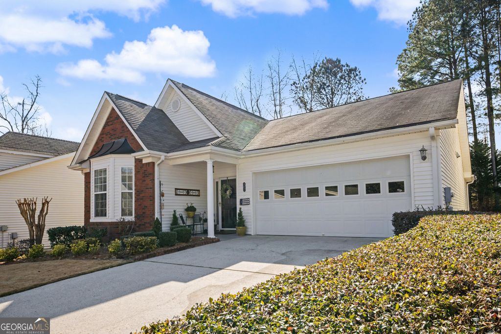 Photo of 28 Vista Bella Way, Newnan, GA 30265 (MLS # 10773114)