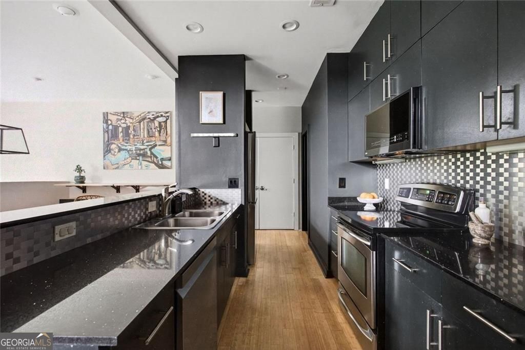 752 Moreland AVE 8
