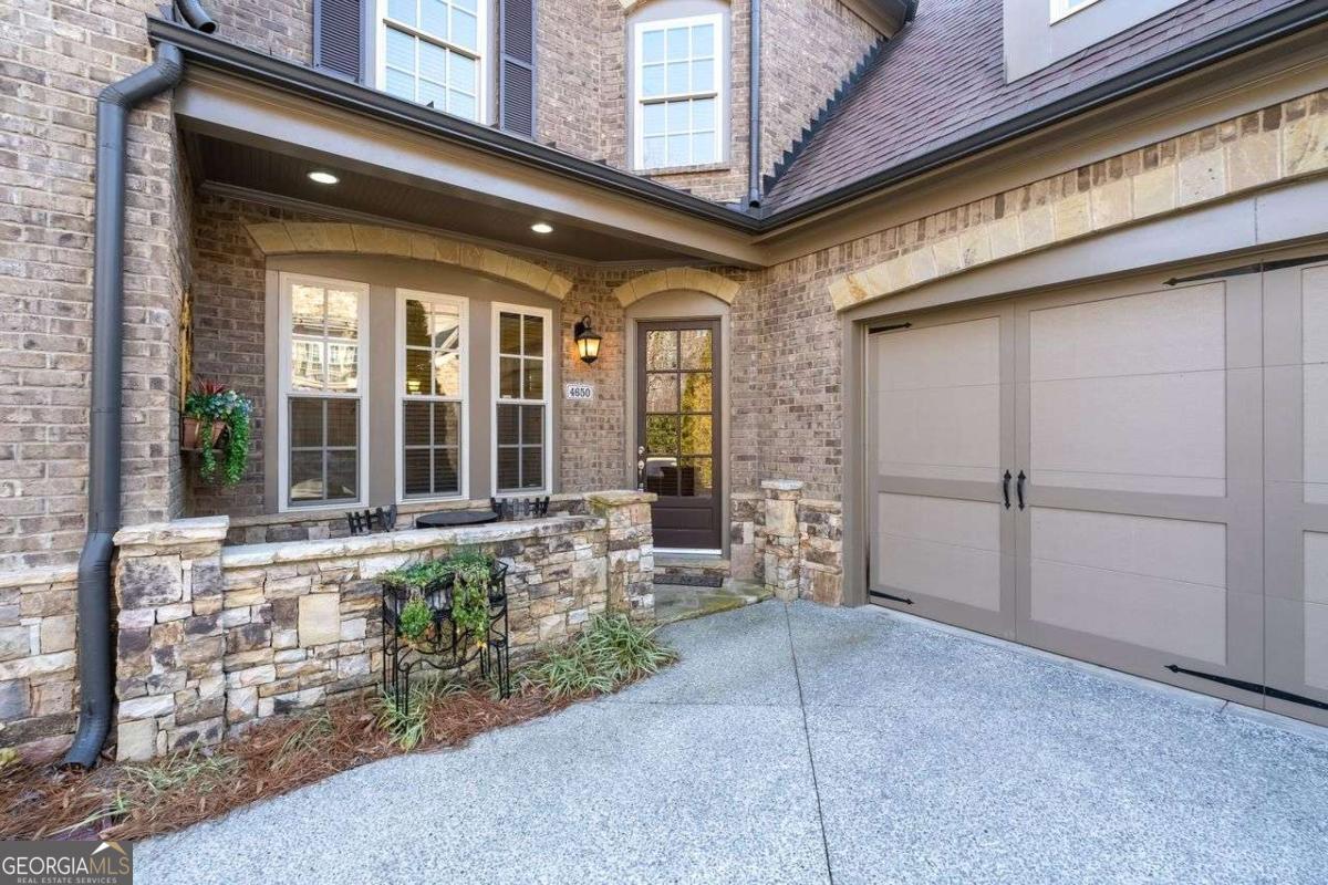 4650 Woodlawn Gates LN NE