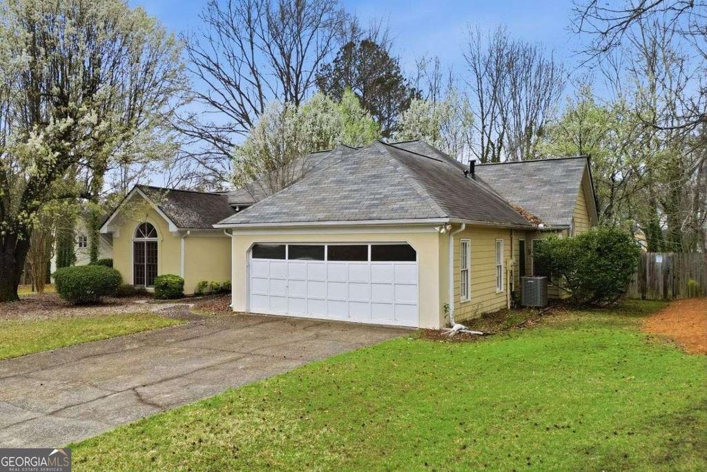 Photo of 1243 Wynford Woods SW, Marietta, GA 30064 (MLS # 10709138)