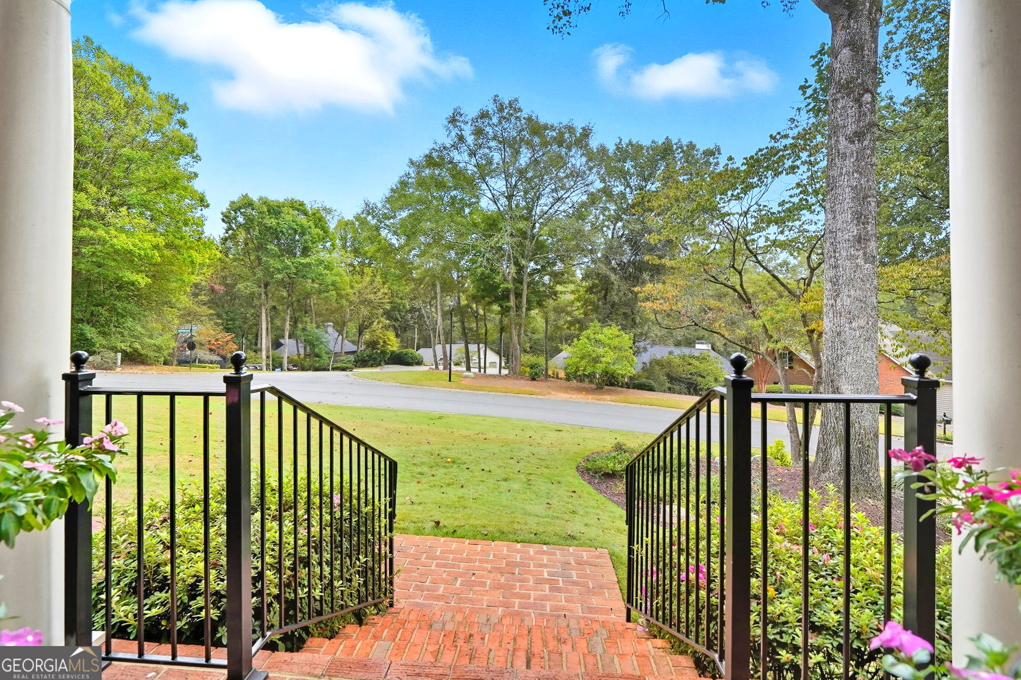575 Fourth Fairway DR