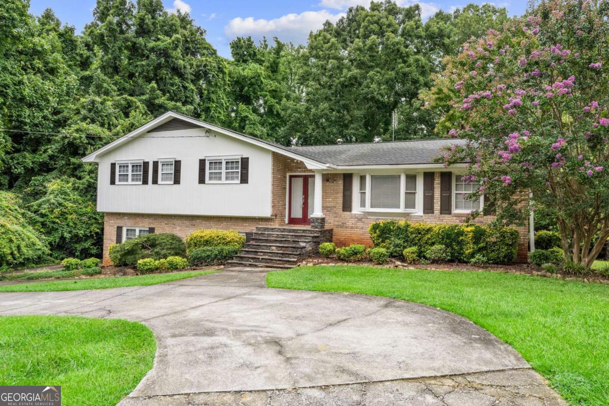2072 Mcduffie RD