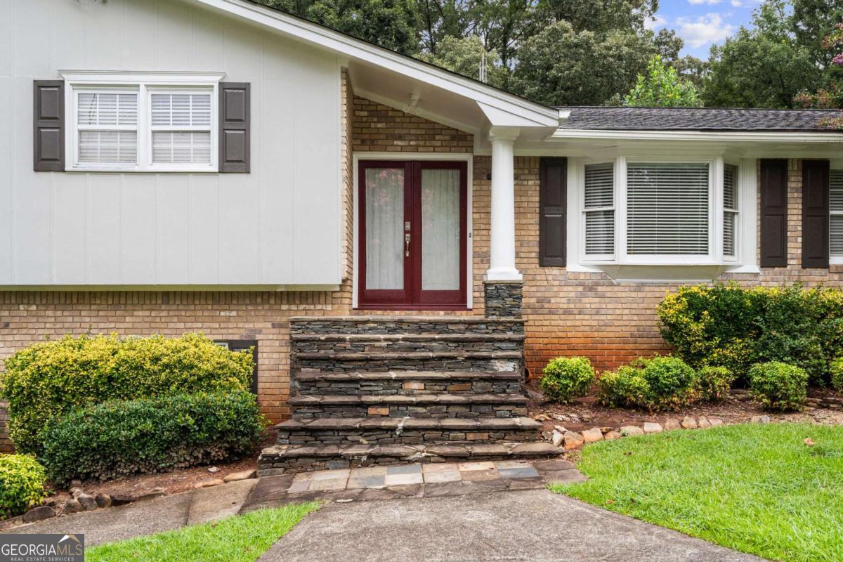 2072 Mcduffie RD