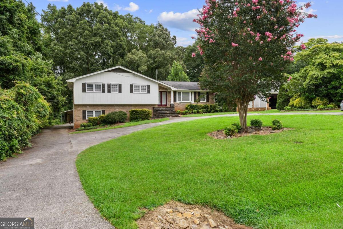 2072 Mcduffie RD