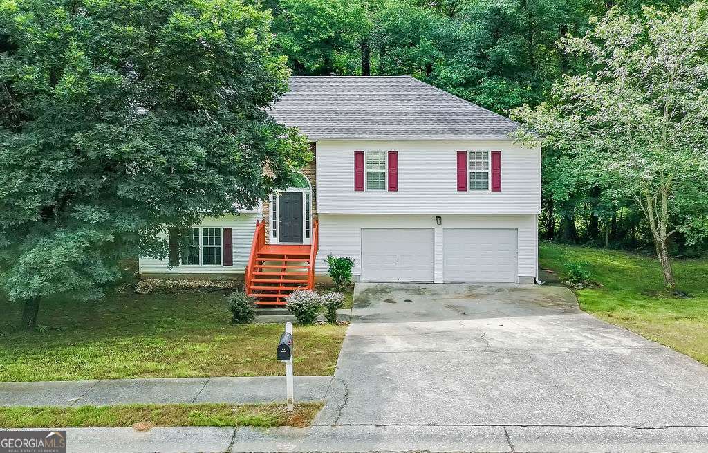 Spacious Split-Level Home for Rent in Akins Ridge - Powder Springs, GA Welcome to this beautifully maintained split-level home nestled in the quiet and established Akins Ridge community of Powder Springs. This rental offers the perfect blend of space, comfort, and convenience. 4 Bedrooms 3 Bathrooms 2-Car Garage Step inside to discover a bright, open living area with vaulted ceilings and abundant natural light. The main level features a spacious living room, a cozy fireplace, and a separate dining area that flows into an updated kitchen with ample cabinet space. Upstairs, you'll find a generous primary suite with a walk-in closet and private bath, plus two additional bedrooms and a full guest bathroom. The lower level offers a large bonus room-ideal for a second living area, home office, or playroom. Enjoy a private backyard perfect for relaxing or entertaining. The home also includes a laundry room, ample storage, and a two-car garage. Located in the Akins Ridge neighborhood Close to shopping, dining, and schools Easy access to Hwy 278, Thornton Rd, and I-20. Short drive to parks and outdoor recreation