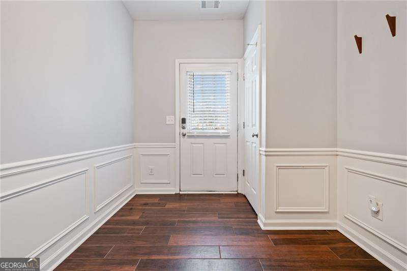 1693 Fair Oak WAY