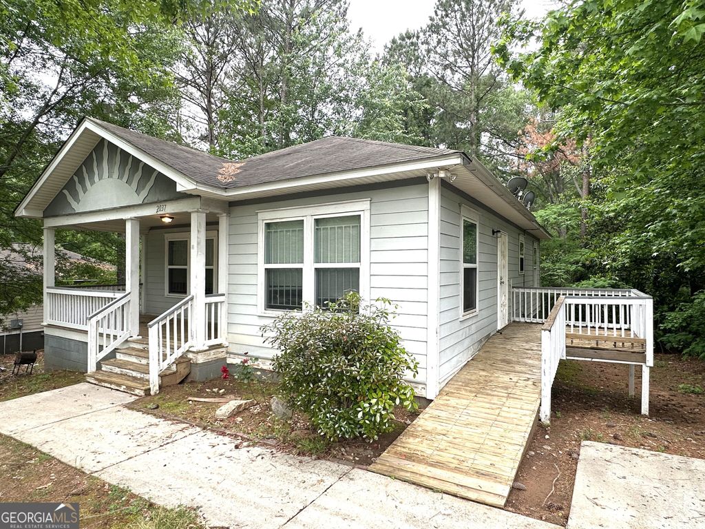 Photo of 2037 Lakewood Trail SE, Atlanta, GA 30315 (MLS # 10668527)