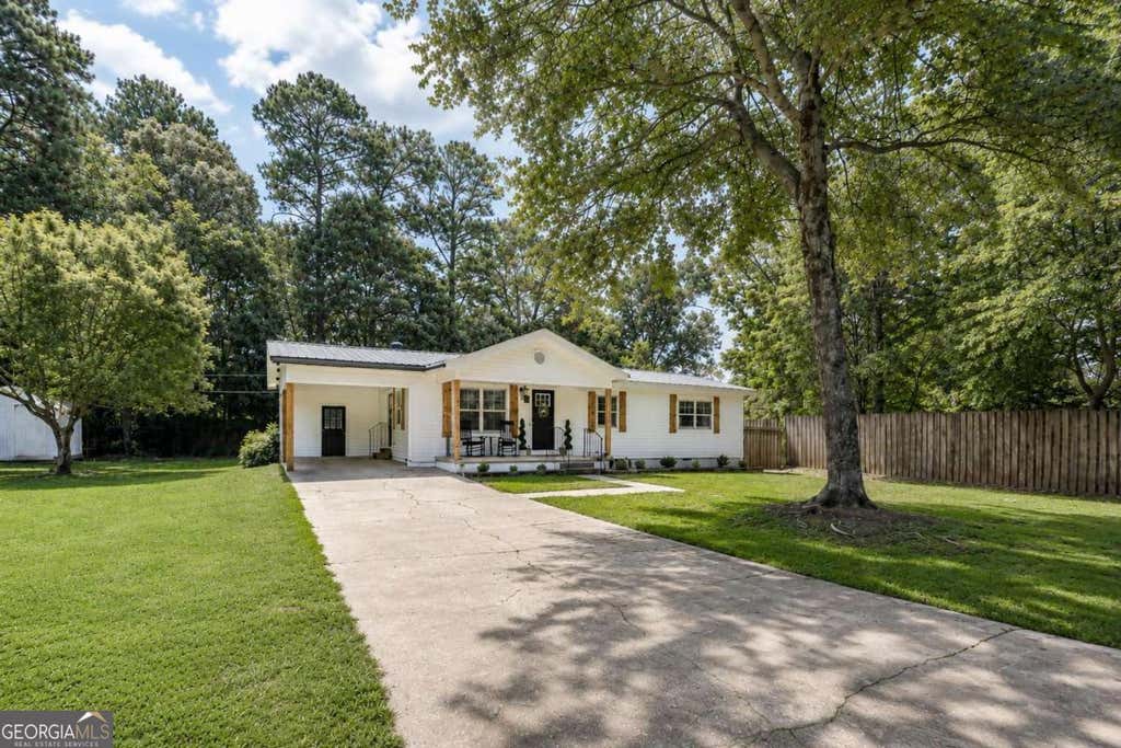 Photo of 410 Coleman Drive, Statham, GA 30666 (MLS # 10825699)