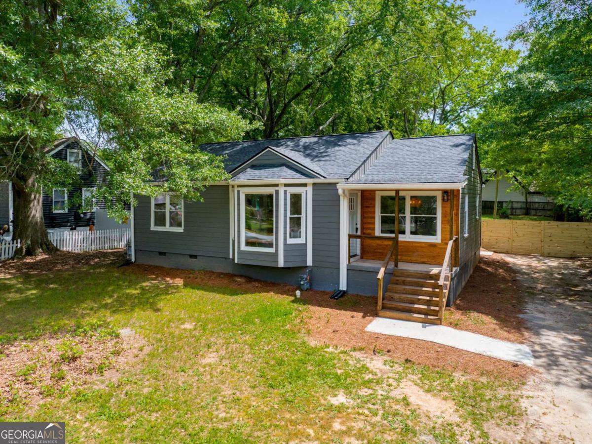 638 Medford PL SE